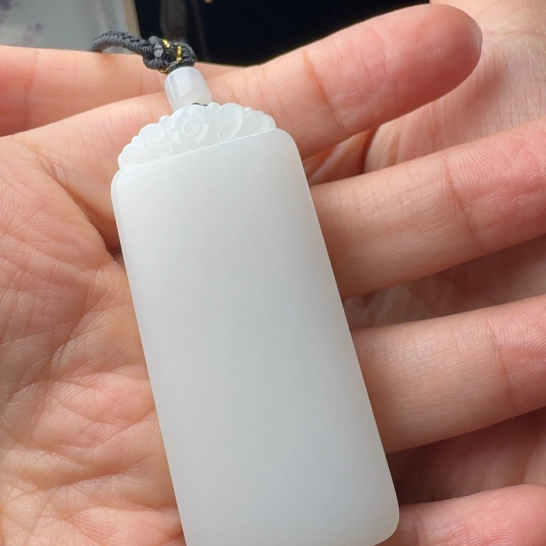 飞***车和田玉未镶嵌颈饰无事牌