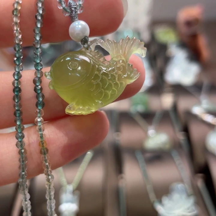 三***坊合金蛇纹石玉颈饰
