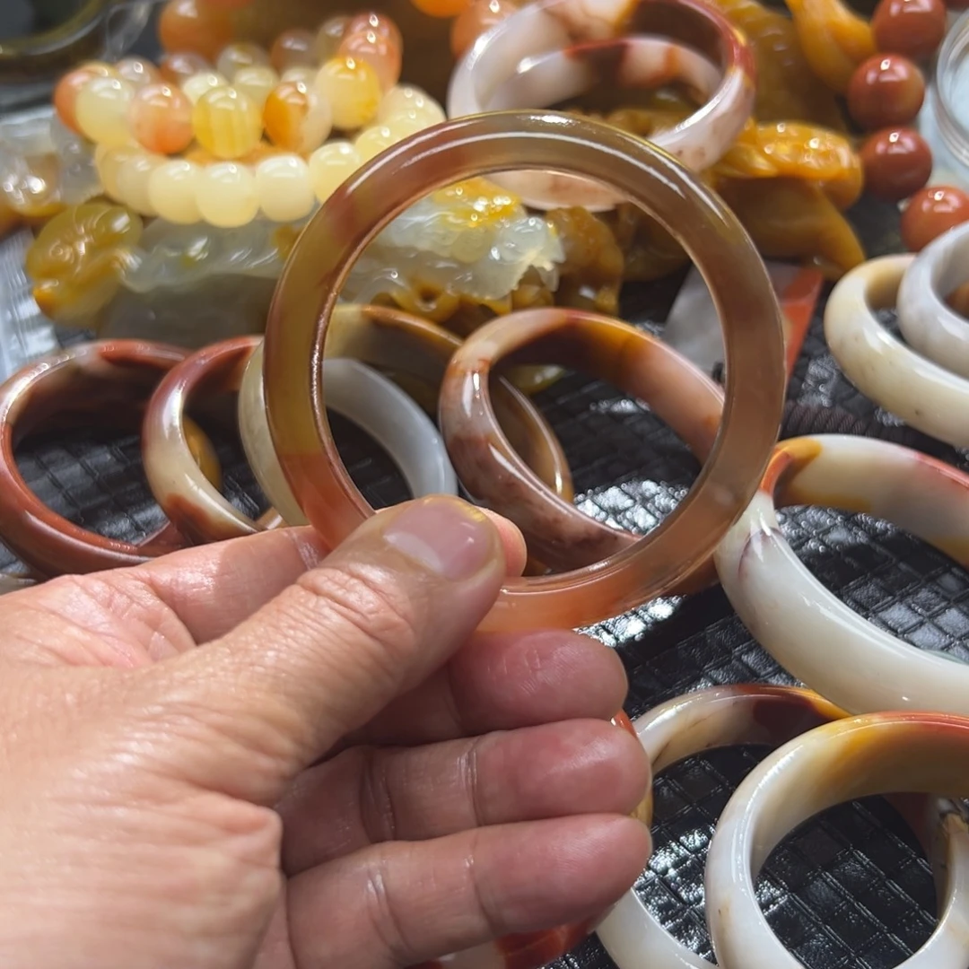 石英质玉未镶嵌颈饰