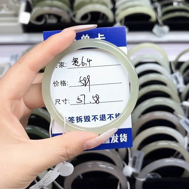 和田玉未镶嵌手镯