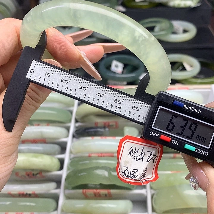 蛇纹石玉手镯未镶嵌771