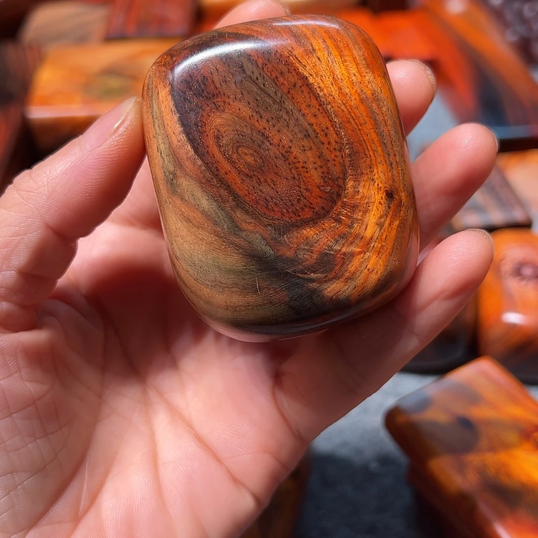 交趾黄檀（大红酸枝）金*两