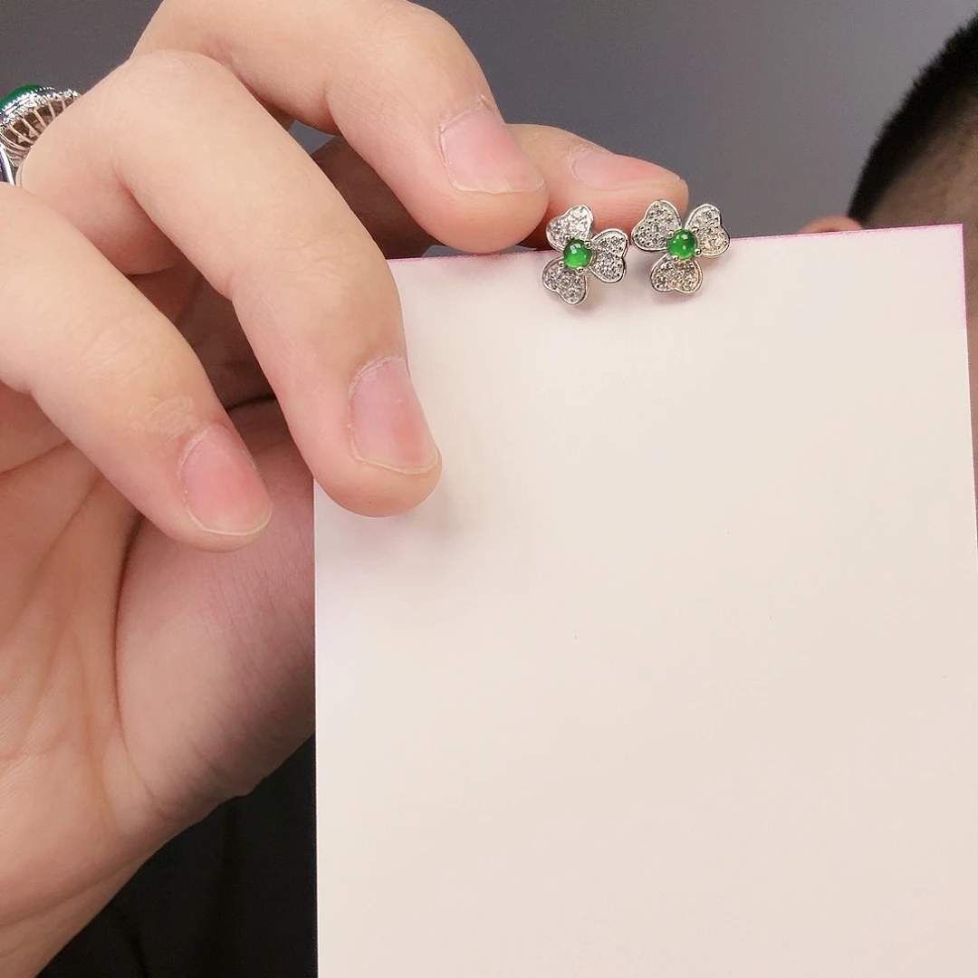 翡翠颈饰未镶嵌一对