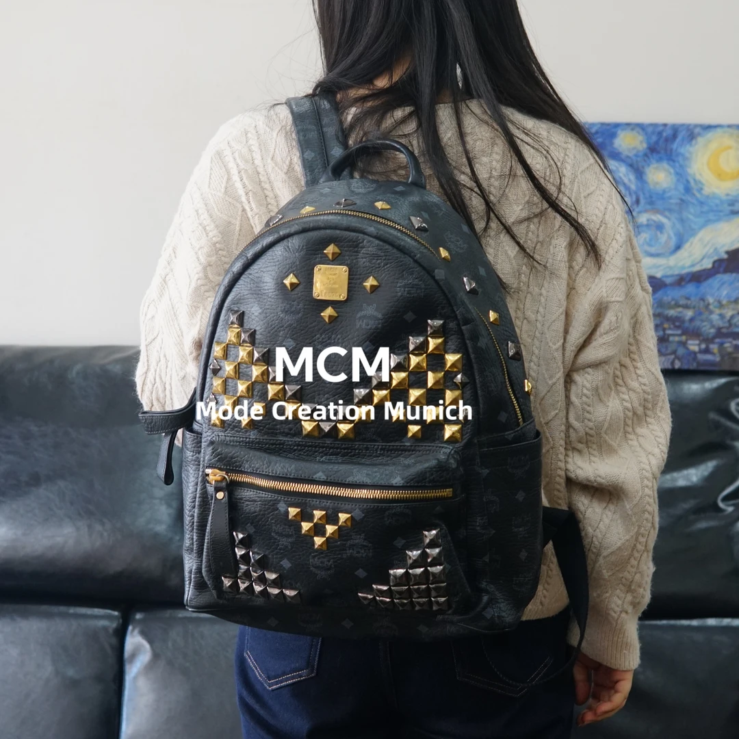 95新 MCM 黑金双肩包/F3BB11828032/8032