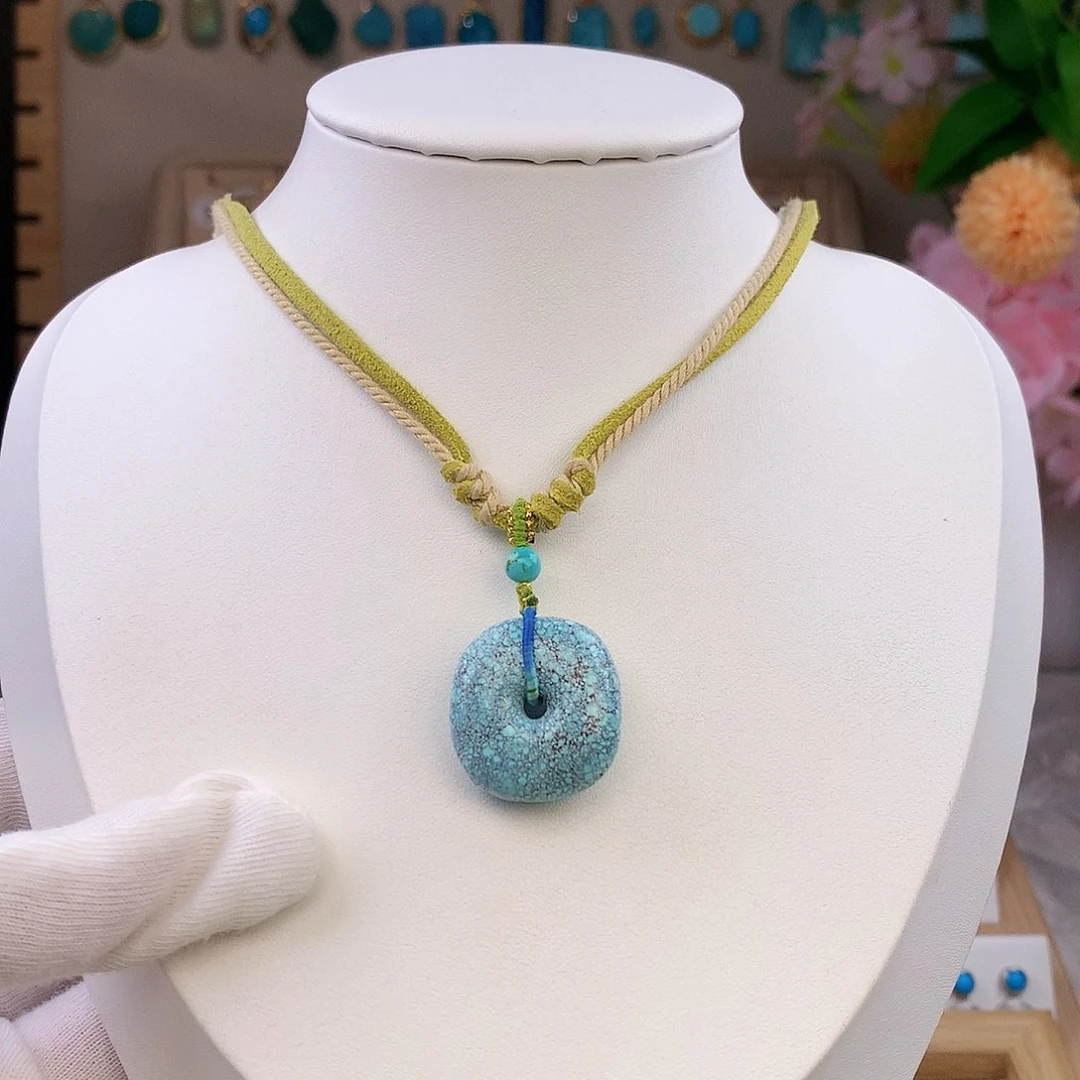 绿松石未镶嵌颈饰