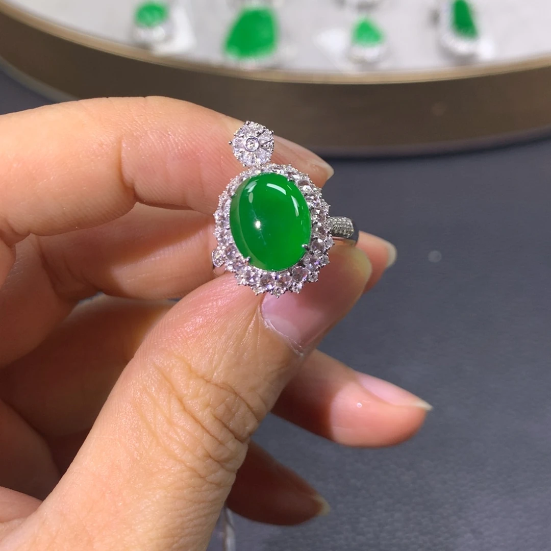 翡翠戒指18K金镶嵌翡翠