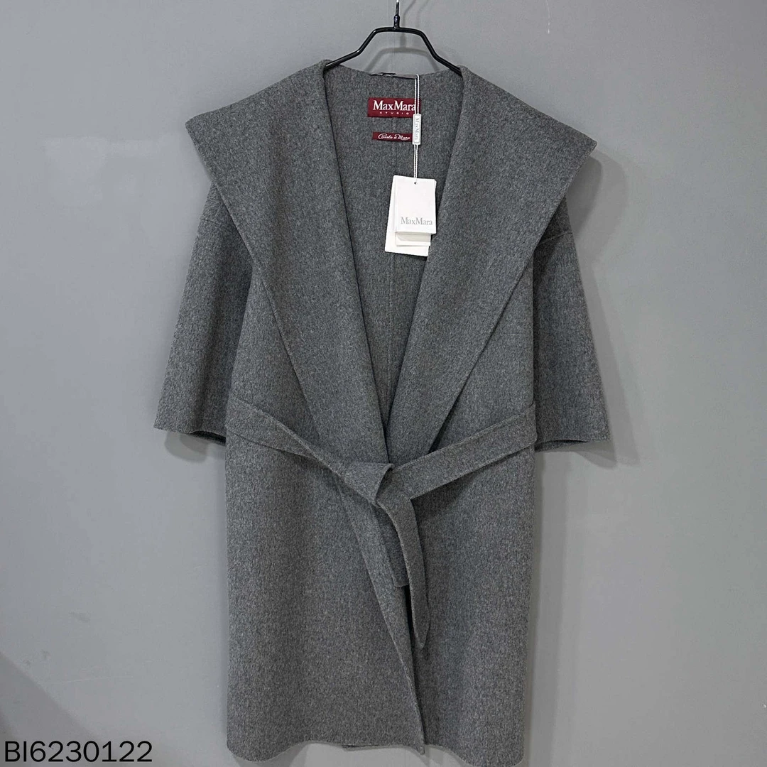 未使用 MaxMara 灰色羊毛大衣/42码/30122