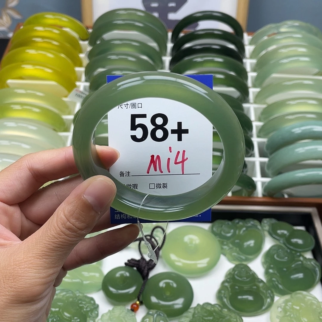 来***个蛇纹石玉未镶嵌手镯
