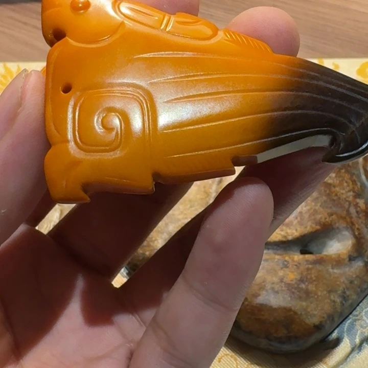 依***古和田玉（糖玉）未镶嵌颈饰