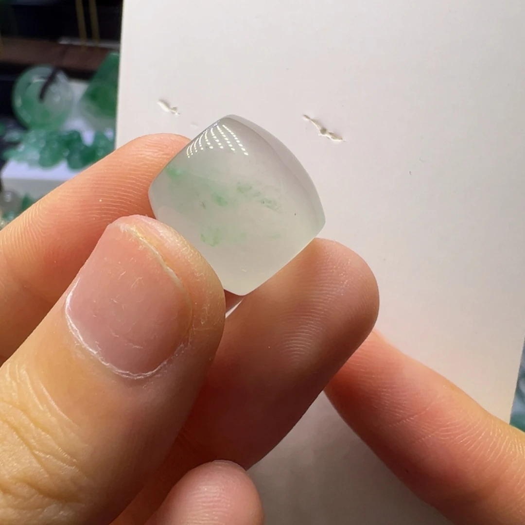 石英质玉（非洲翠）未镶嵌颈饰