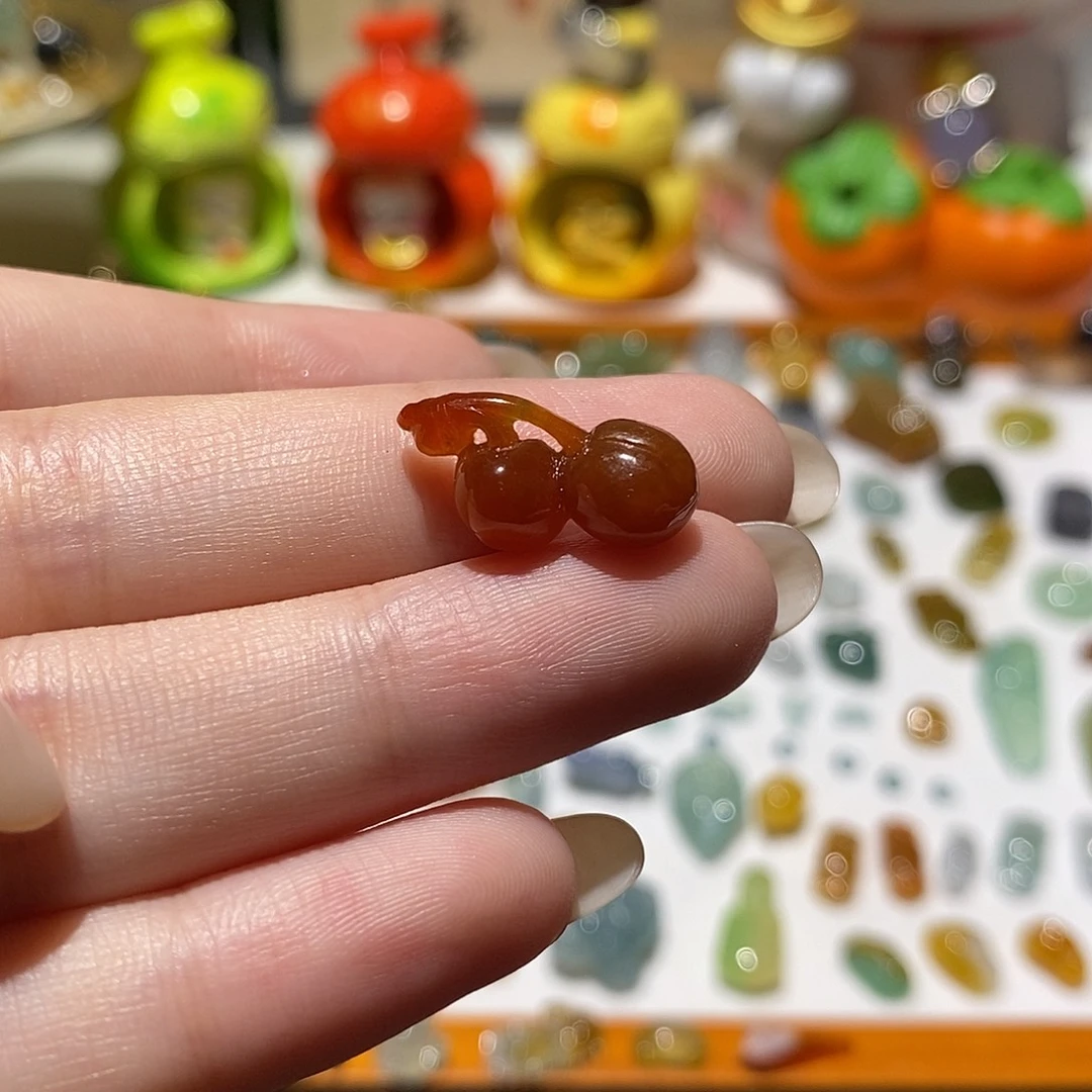 翡翠未镶嵌颈饰樱桃