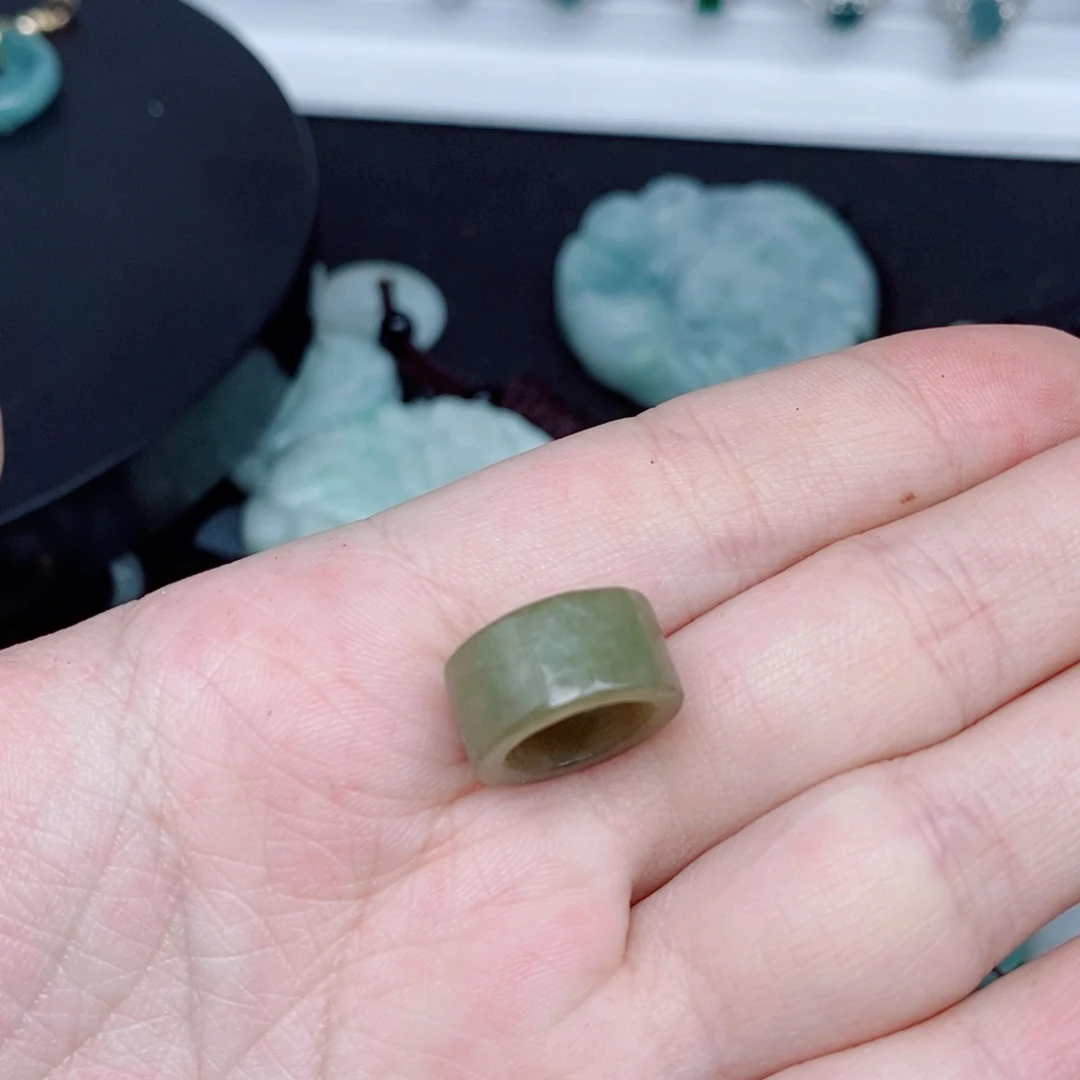 翡翠未镶嵌颈饰1