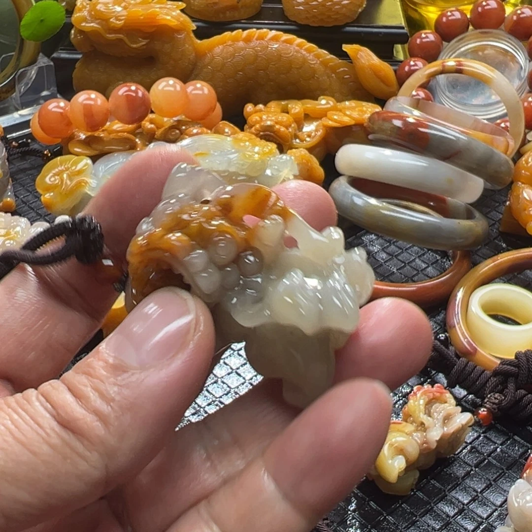 石英质玉未镶嵌颈饰