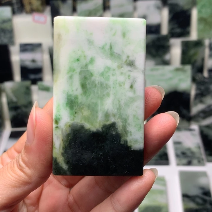 独山玉颈饰未镶嵌