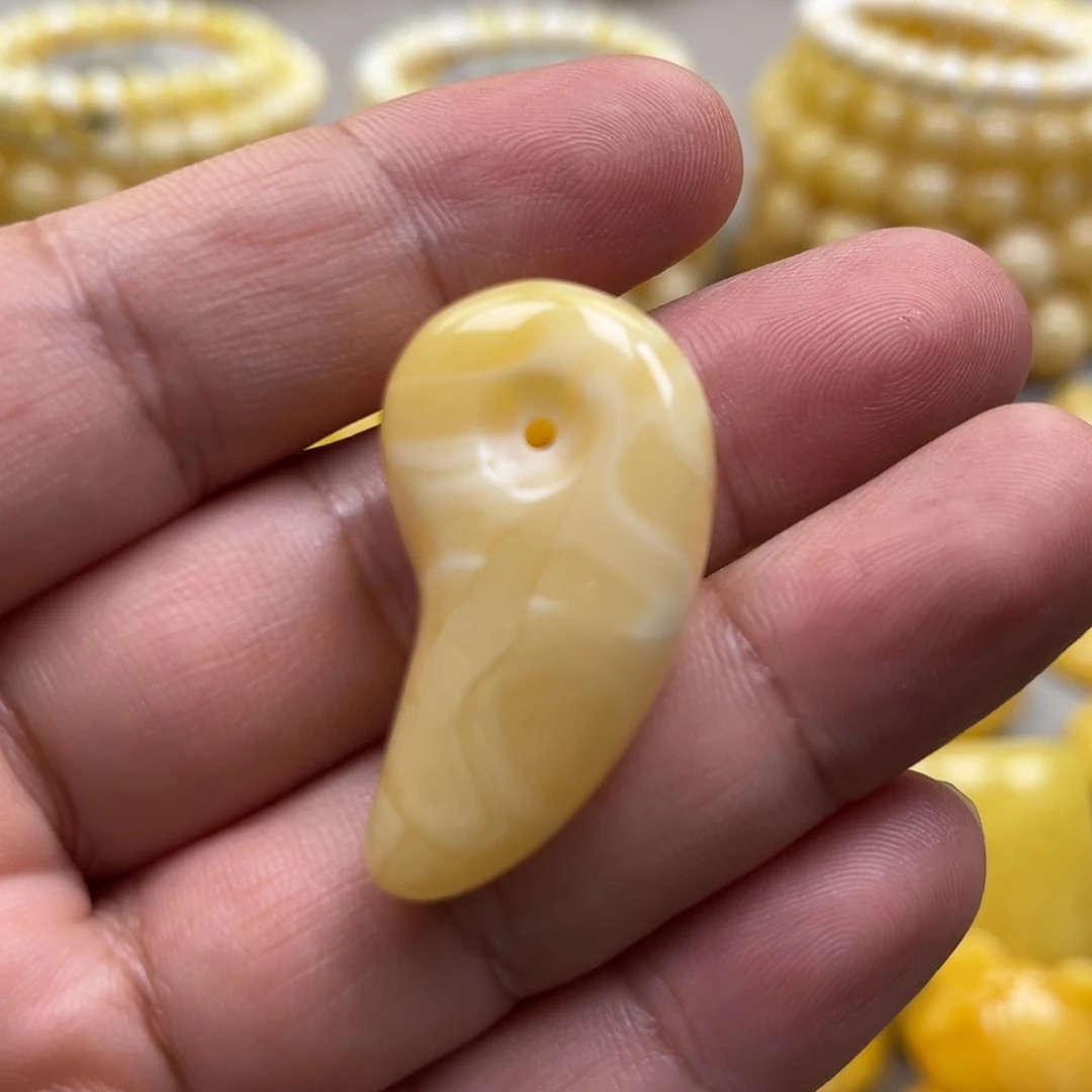 未镶嵌颈饰琥珀吊坠