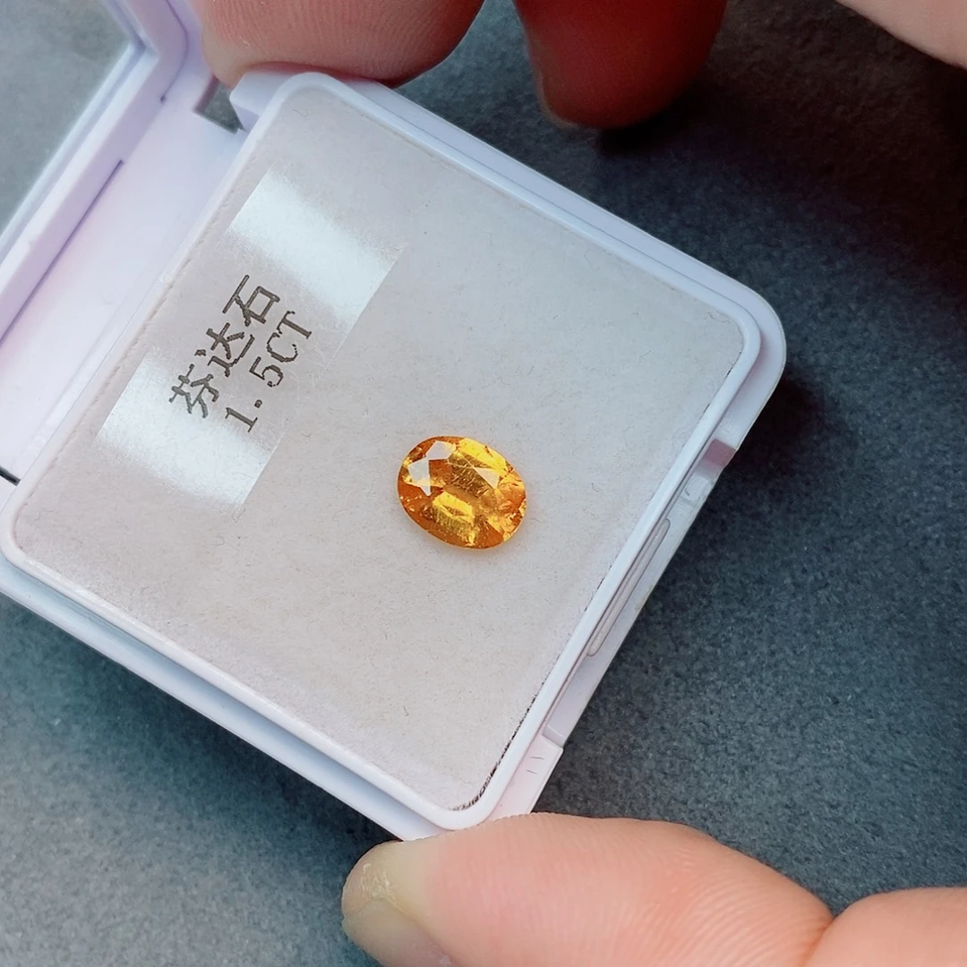 珠宝半成品未镶嵌石榴石（芬达石）1.5ct