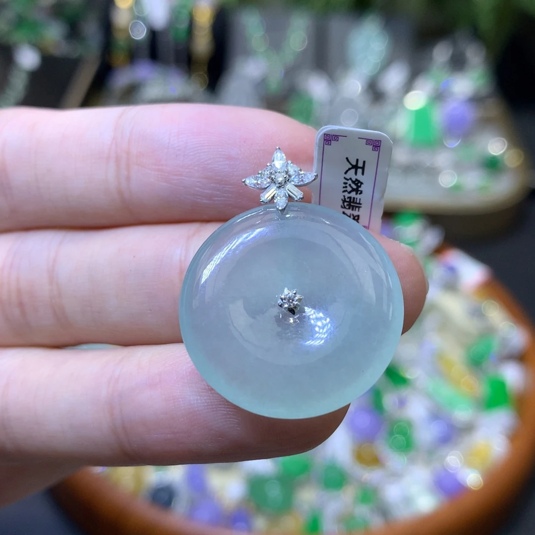 颈饰18K金镶嵌翡翠