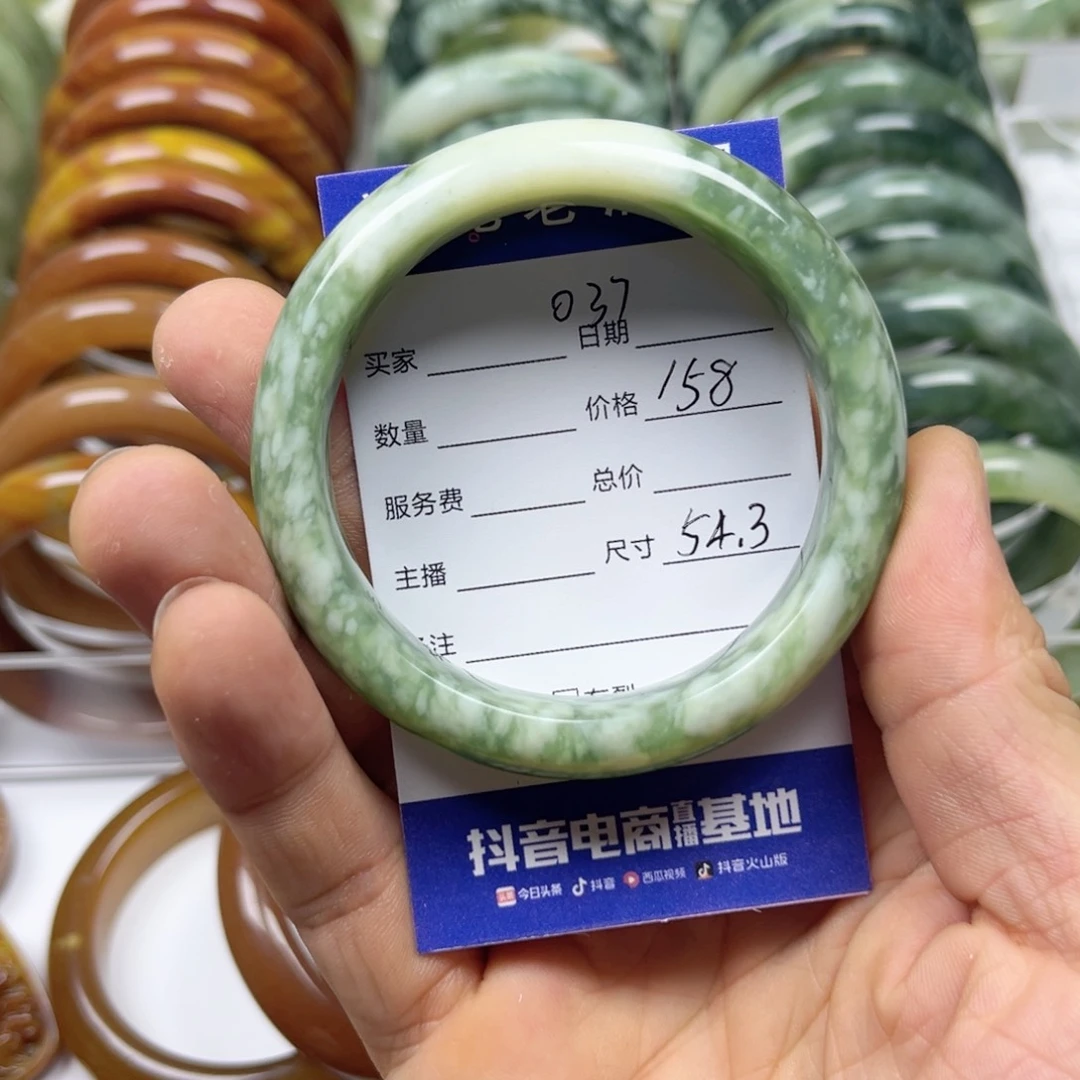 透闪石-蛇纹石玉手镯未镶嵌