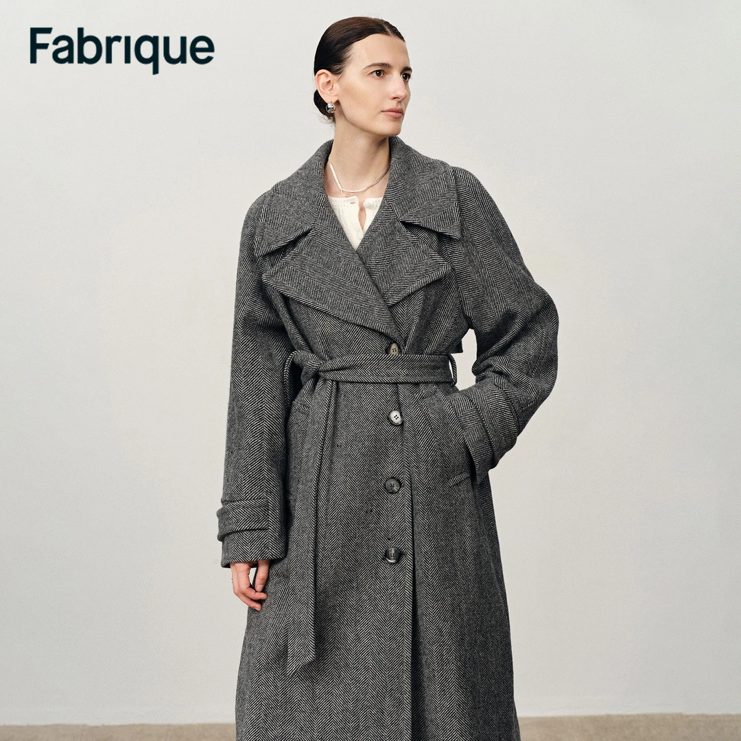 Fabrique Delia秋冬新品烟灰色绵羊毛人字纹配腰带大翻领长款大衣