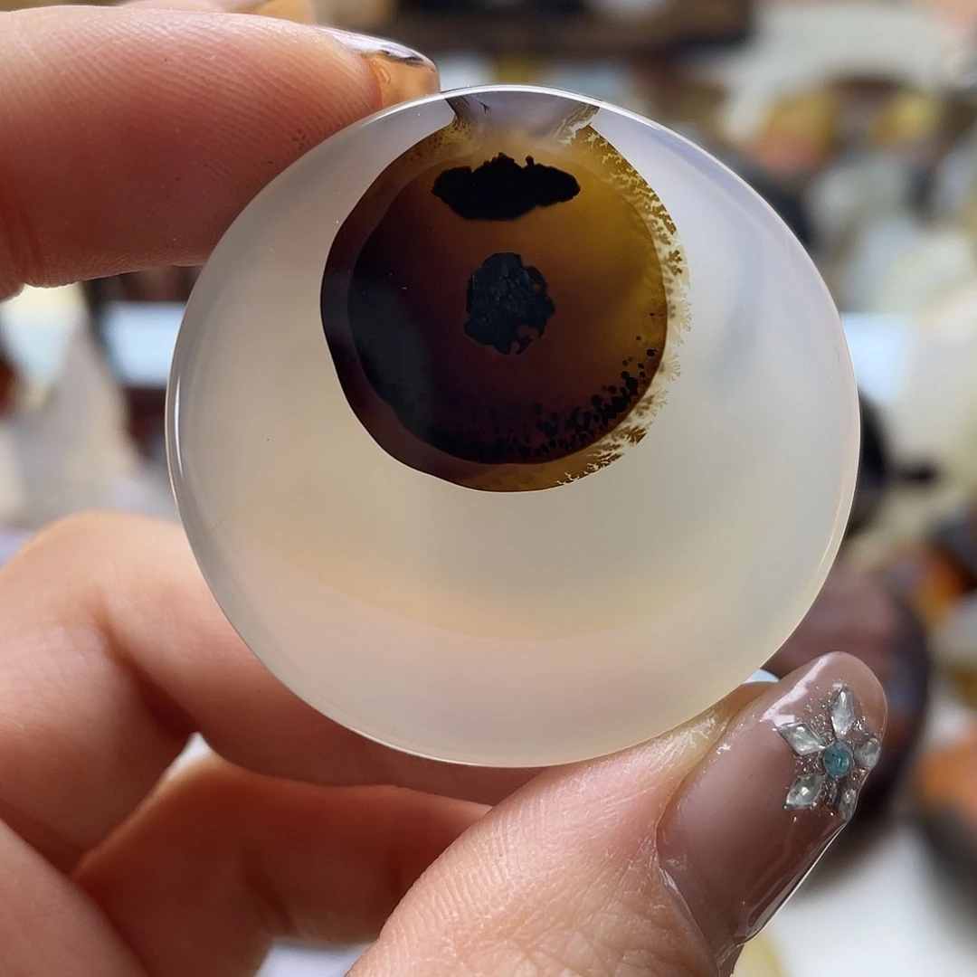 ￣***员玛瑙/玉髓未镶嵌珠宝半成品