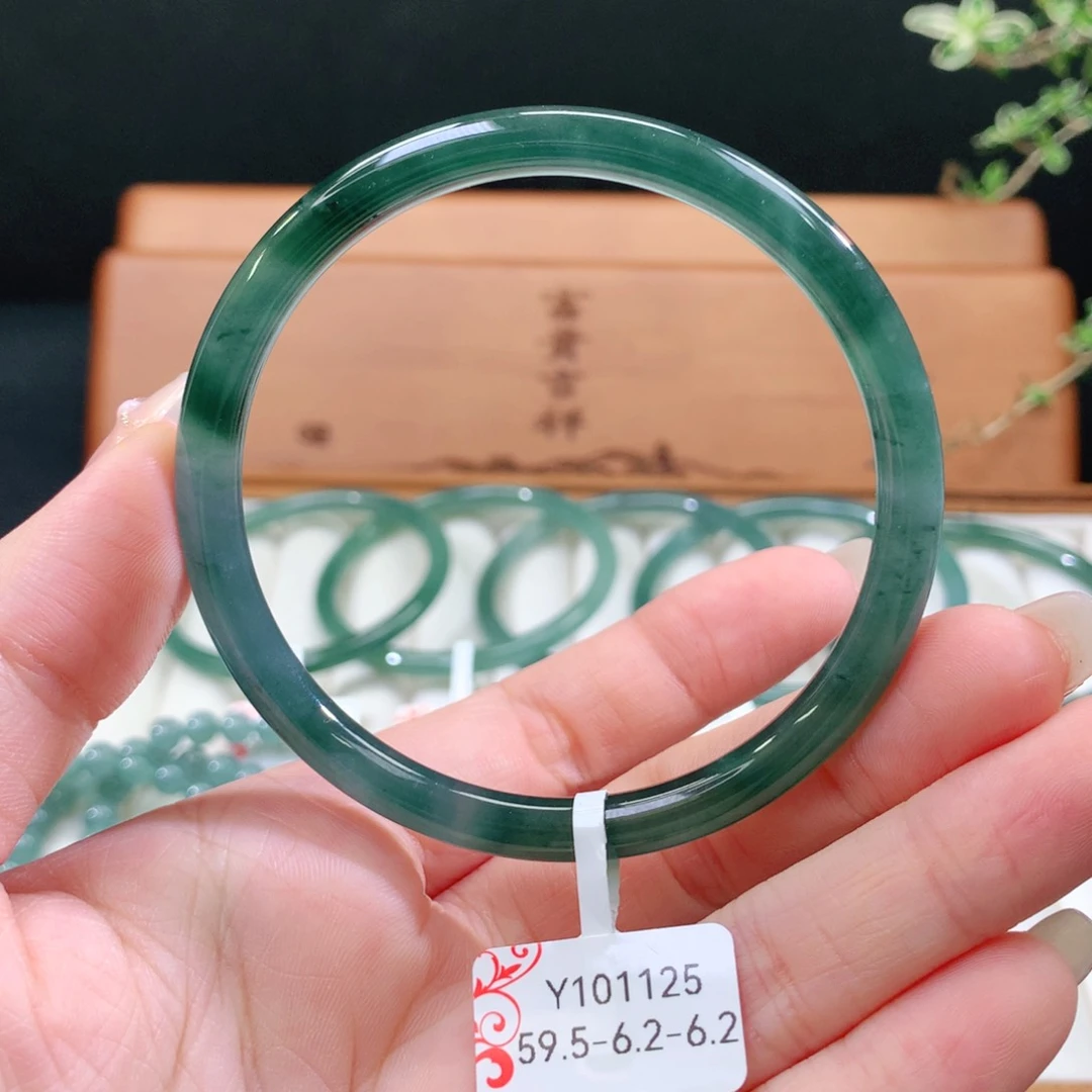 翡翠手镯未镶嵌天然