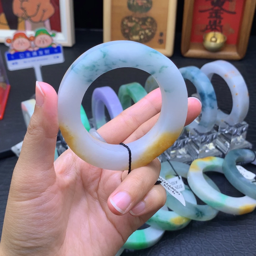 定制翡翠未镶嵌翡翠手镯