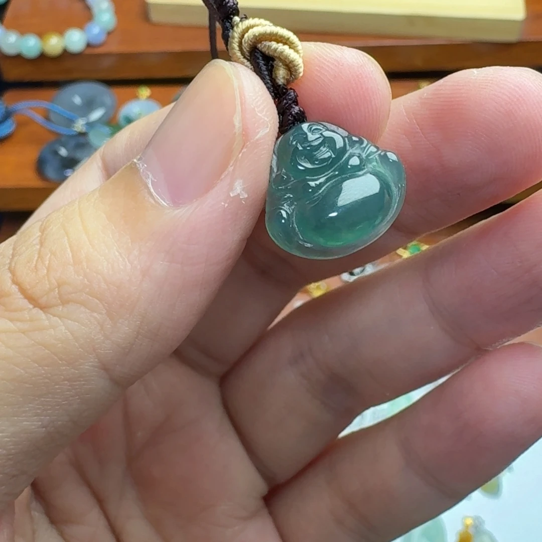 翡翠未镶嵌颈饰小佛