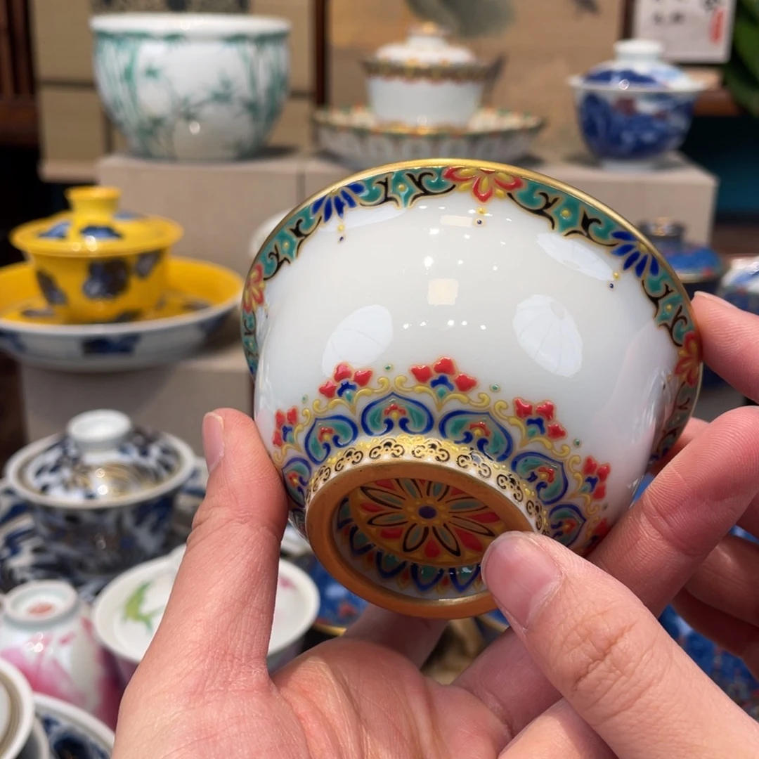 盘景德镇陶瓷就是在