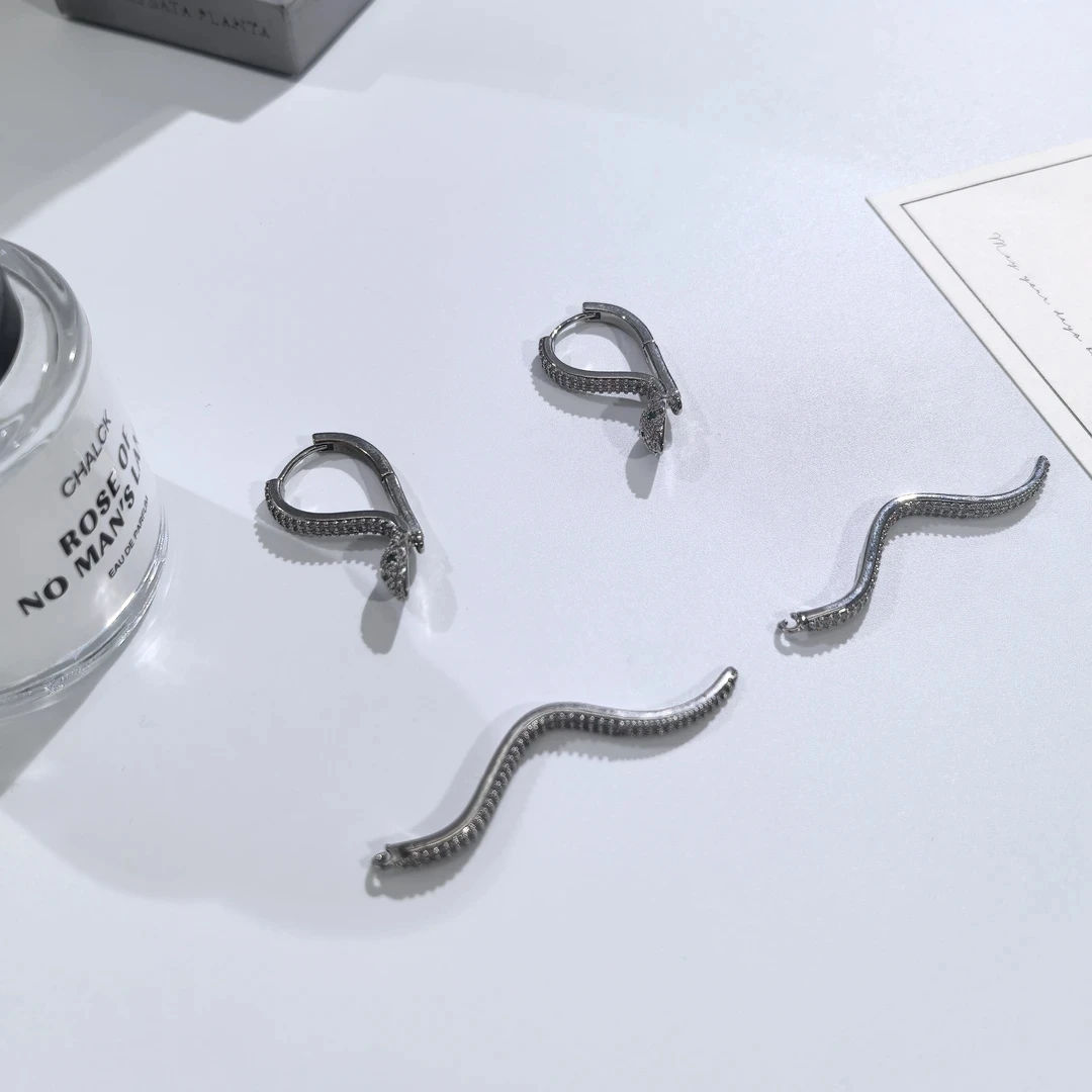 铜合金合成锆石耳饰 0348小众设计师蛇年新款蛇型微镶耳环耳扣
