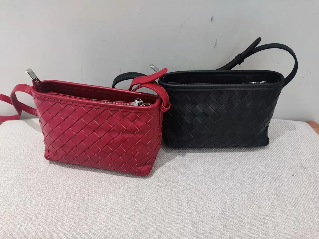 HALUNGLE/海伦格丽  3892   时尚百搭极简单肩斜挎编织包