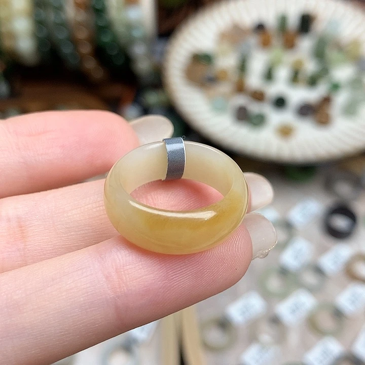 和田玉戒指未镶嵌蜜糖罐罐