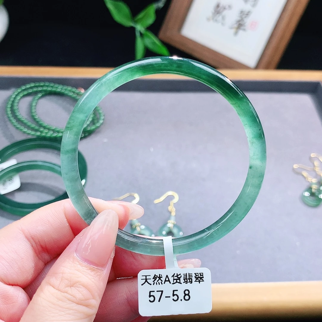 翡翠手镯（圆镯）未镶嵌