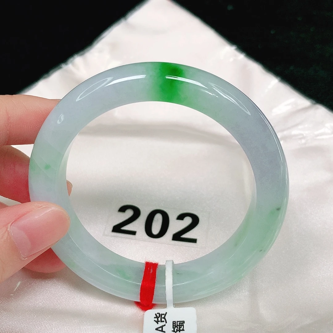 翡翠手镯未镶嵌翡翠手镯未镶嵌