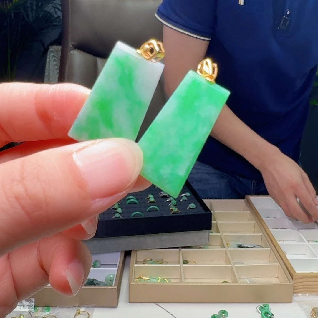 翡翠18K金镶嵌吊坠(不含链)多样性发货其一