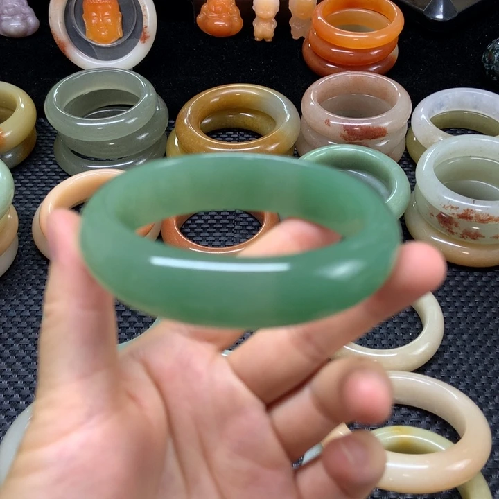 石英质玉手镯未镶嵌