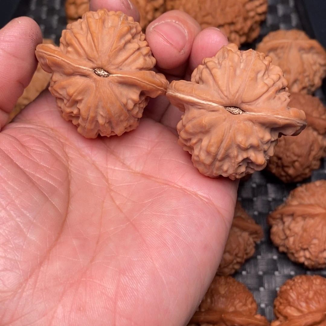 文玩核桃吊坠相****赠大红袍