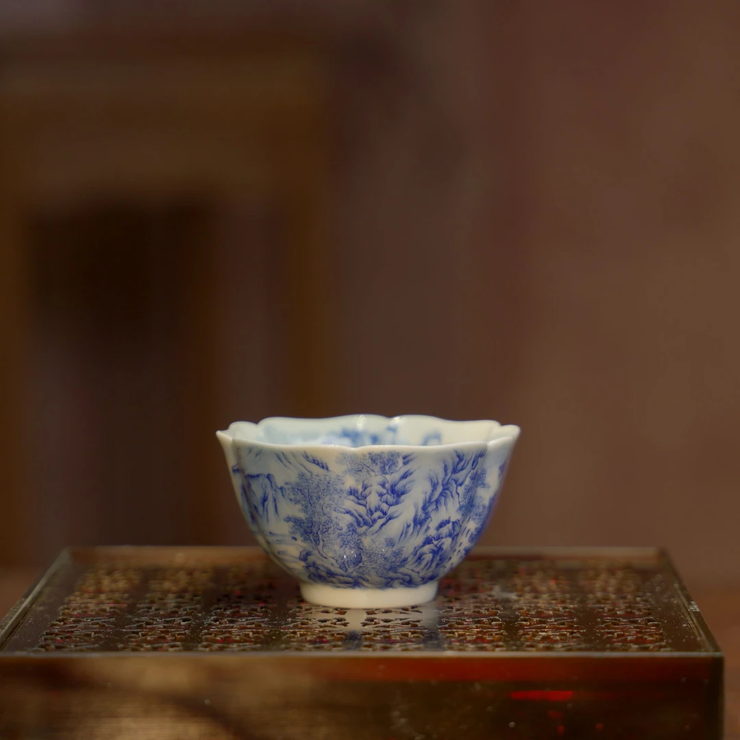 镇窑1728丨异形花口山水杯80ml镇瓷器纯手工手绘陶瓷茶杯茶具