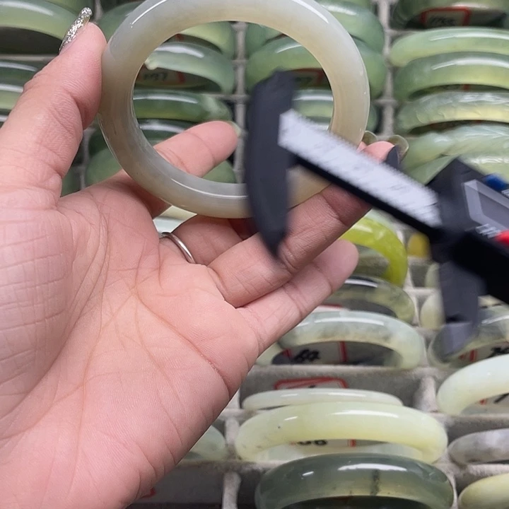 蛇纹石玉未镶嵌手镯43