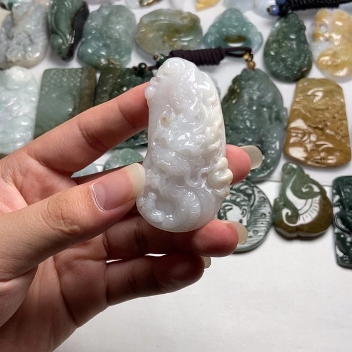 翡翠未镶嵌颈饰龙牌39