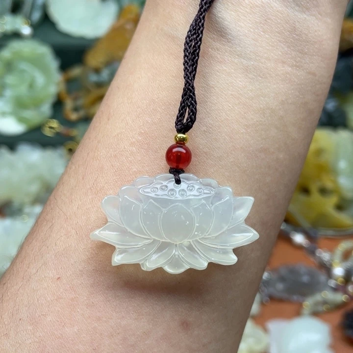 蛇纹石玉未镶嵌吊坠