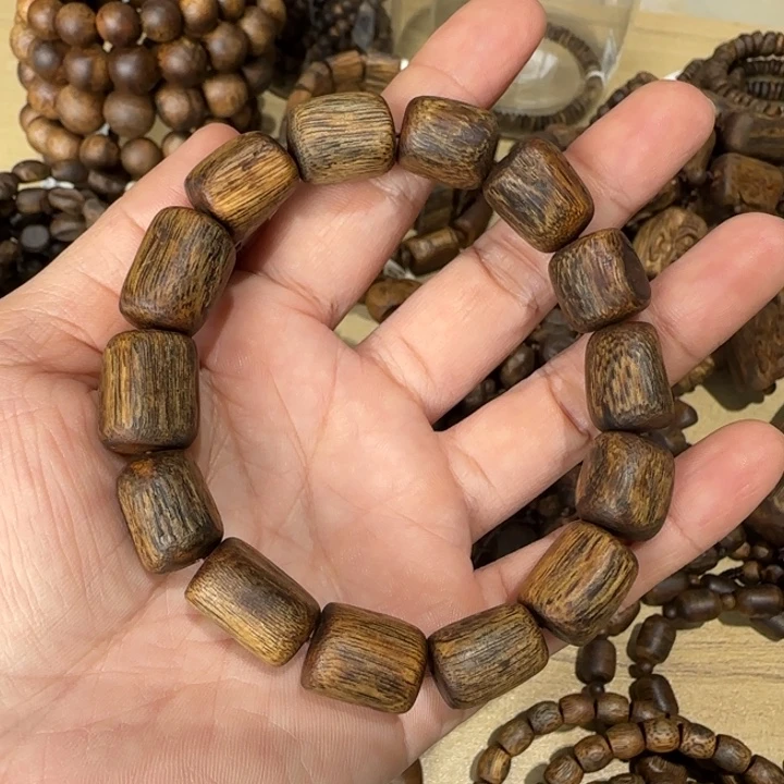 沉香手串乌身多样性发货一条卡13-18克