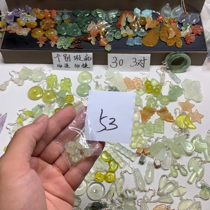 诗***诗合金蛇纹石玉耳钉