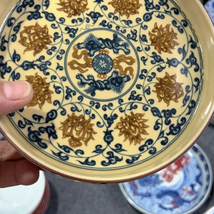 瓷片釉里金缠枝莲大壶承微瑕