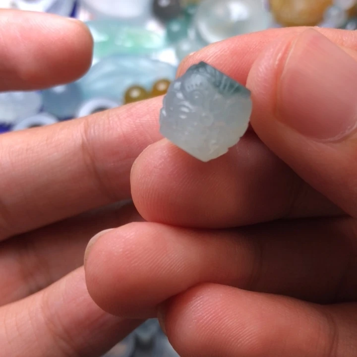 定制翡翠未镶嵌挂件