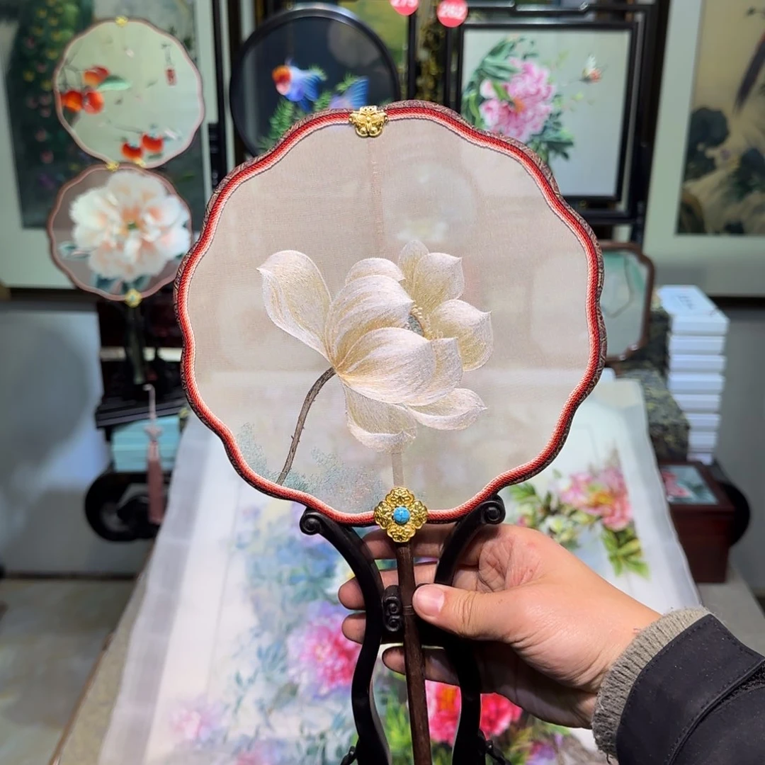 刺绣鱼**?刺绣工艺精湛