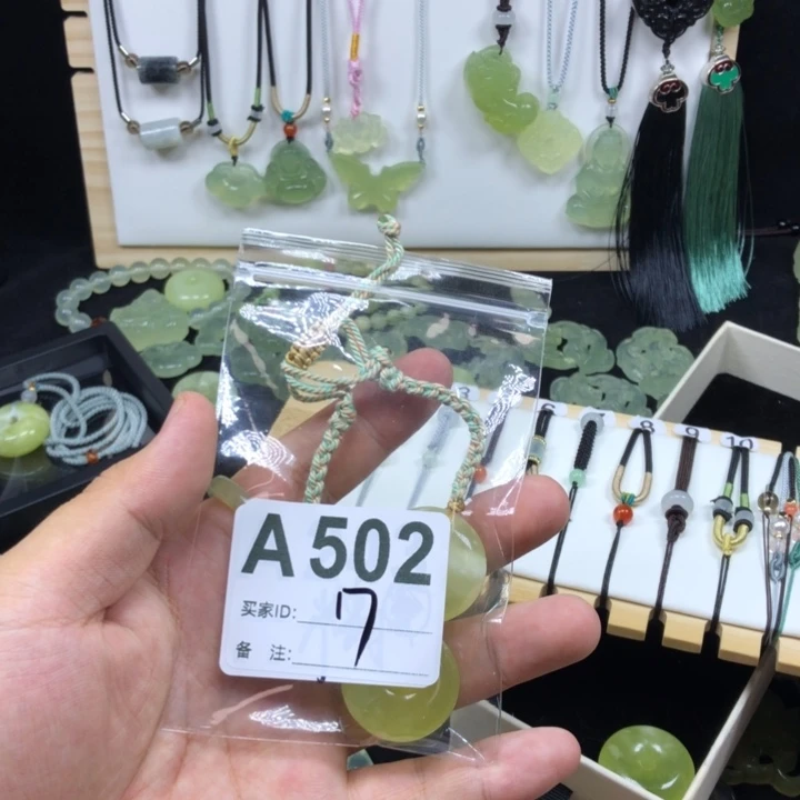 蛇纹石玉未镶嵌吊坠(不含链)洁***?