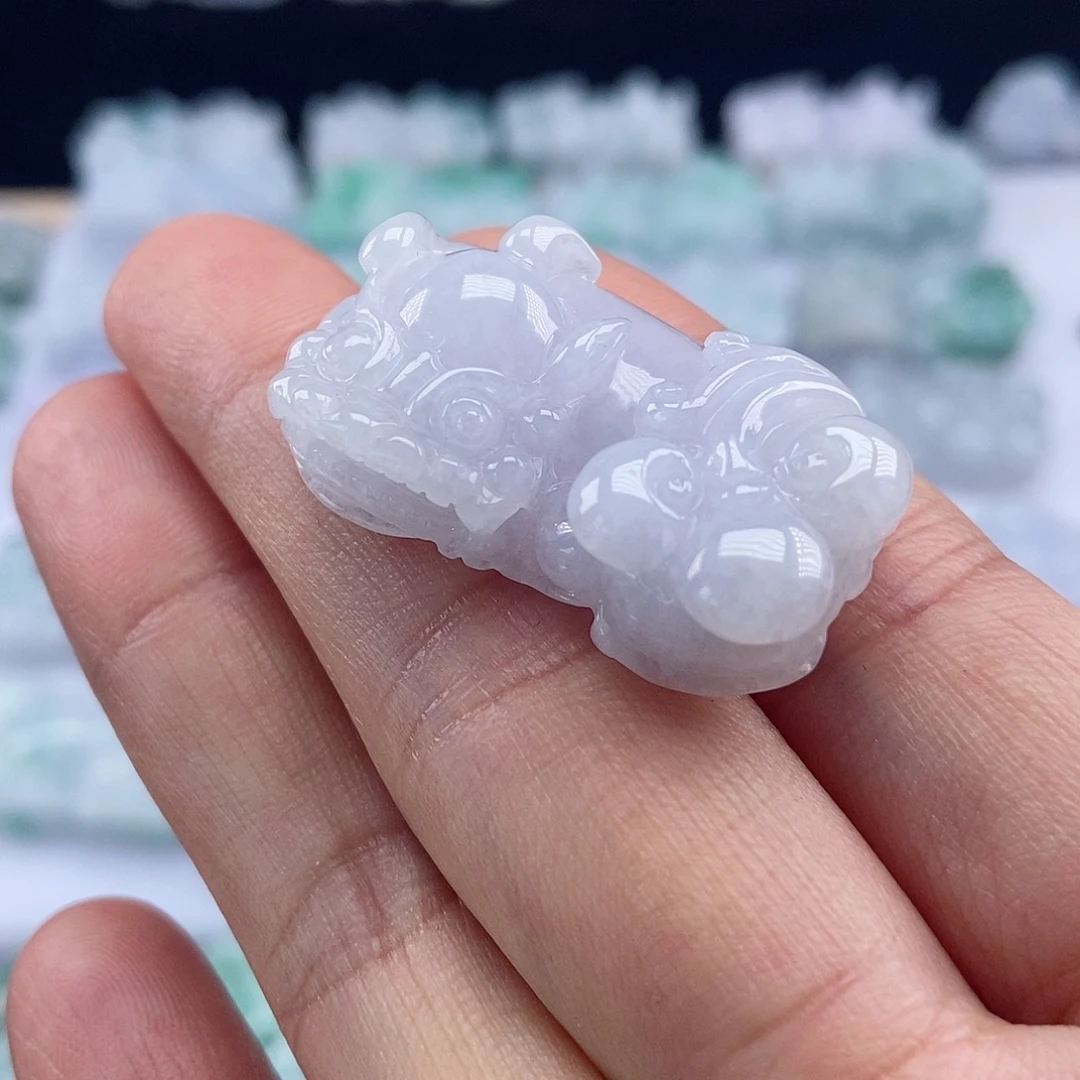 翡翠颈饰未镶嵌丫*姐翡翠貔貅