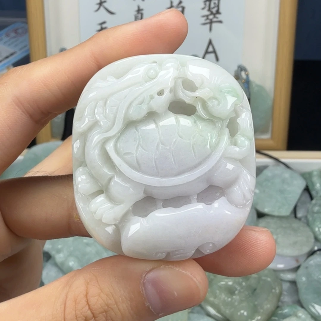 翡翠挂件未镶嵌翡翠