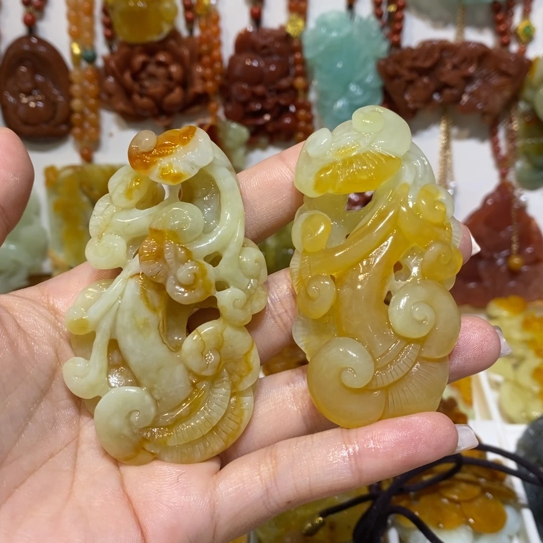 神***哥未镶嵌蛇纹石玉颈饰