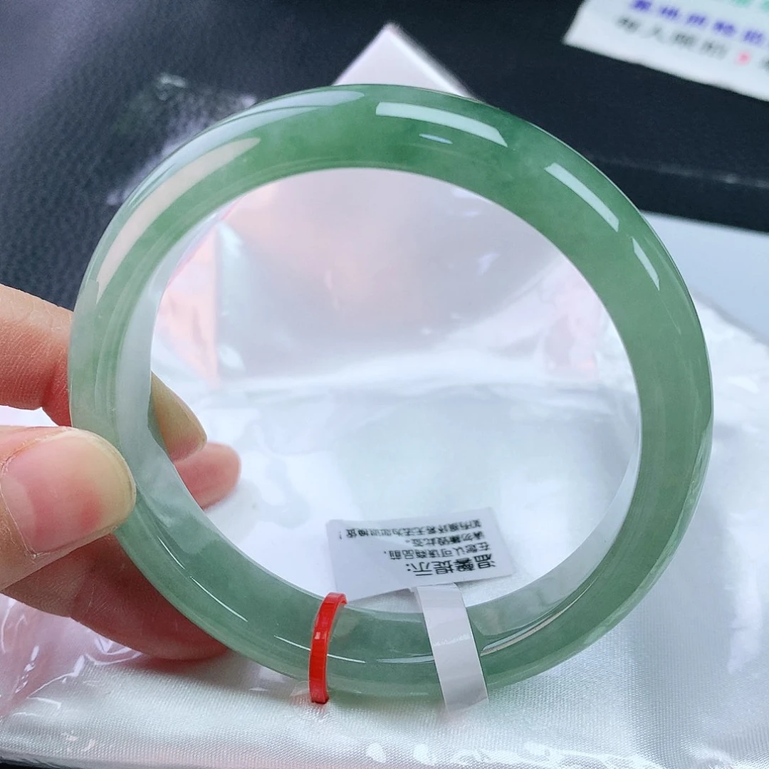 翡翠手镯未镶嵌59圈